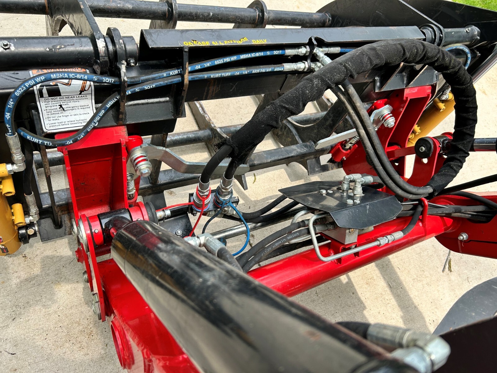 2019 MASSEY FERGUSON 1750M WITH 66″ GRAPPLE, IGLAND WINCH, 5′ FORKS & BUCKET