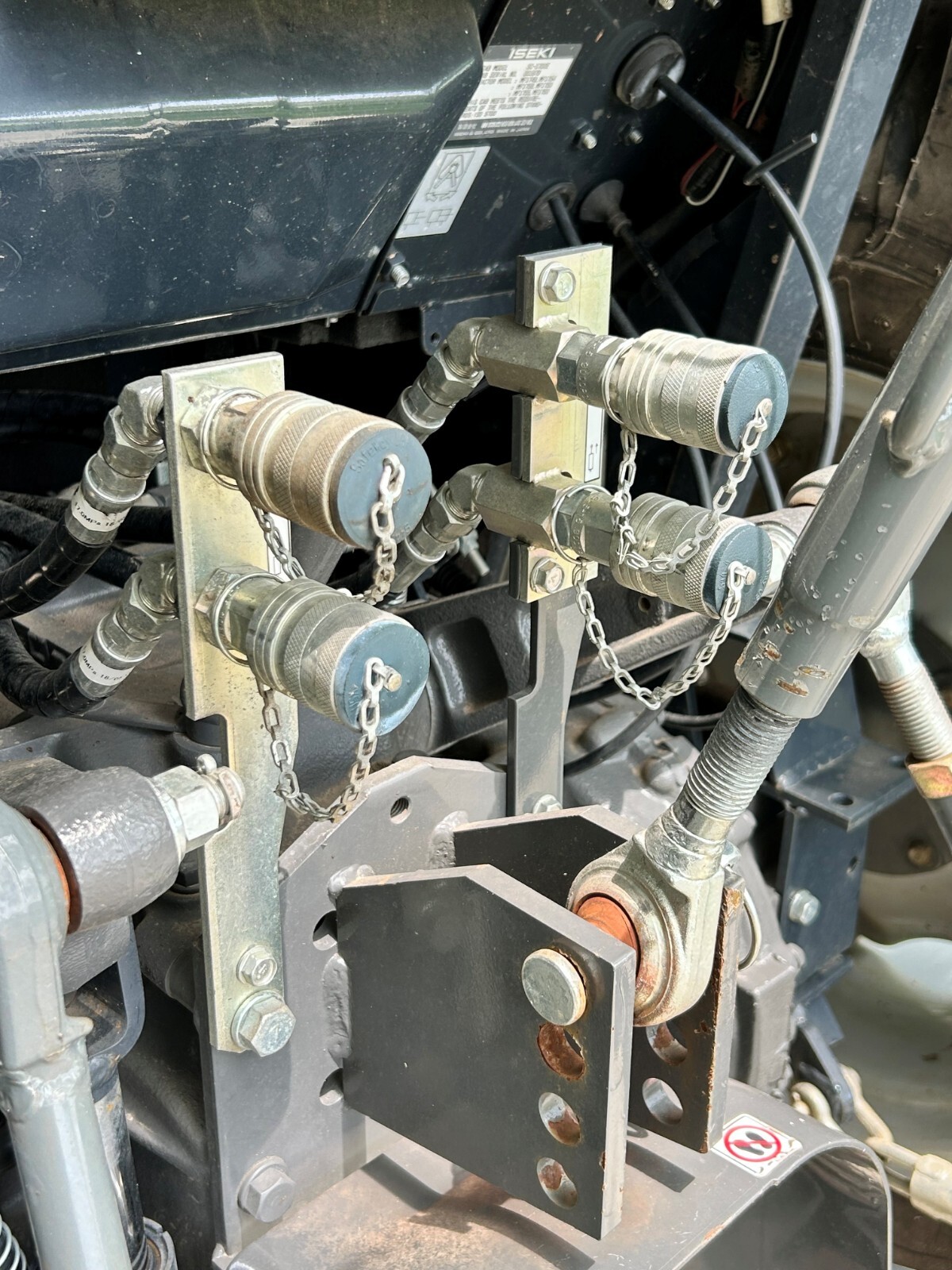 2019 MASSEY FERGUSON 1750M WITH 66″ GRAPPLE, IGLAND WINCH, 5′ FORKS & BUCKET