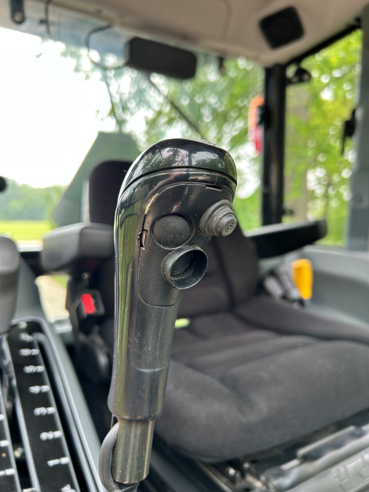 2019 MASSEY FERGUSON 1750M WITH 66″ GRAPPLE, IGLAND WINCH, 5′ FORKS & BUCKET