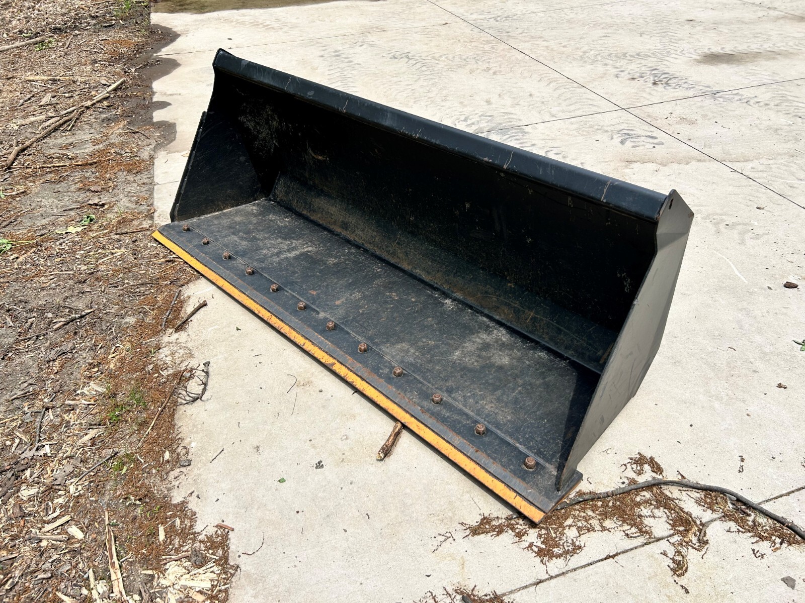 2019 MASSEY FERGUSON 1750M WITH 66″ GRAPPLE, IGLAND WINCH, 5′ FORKS & BUCKET