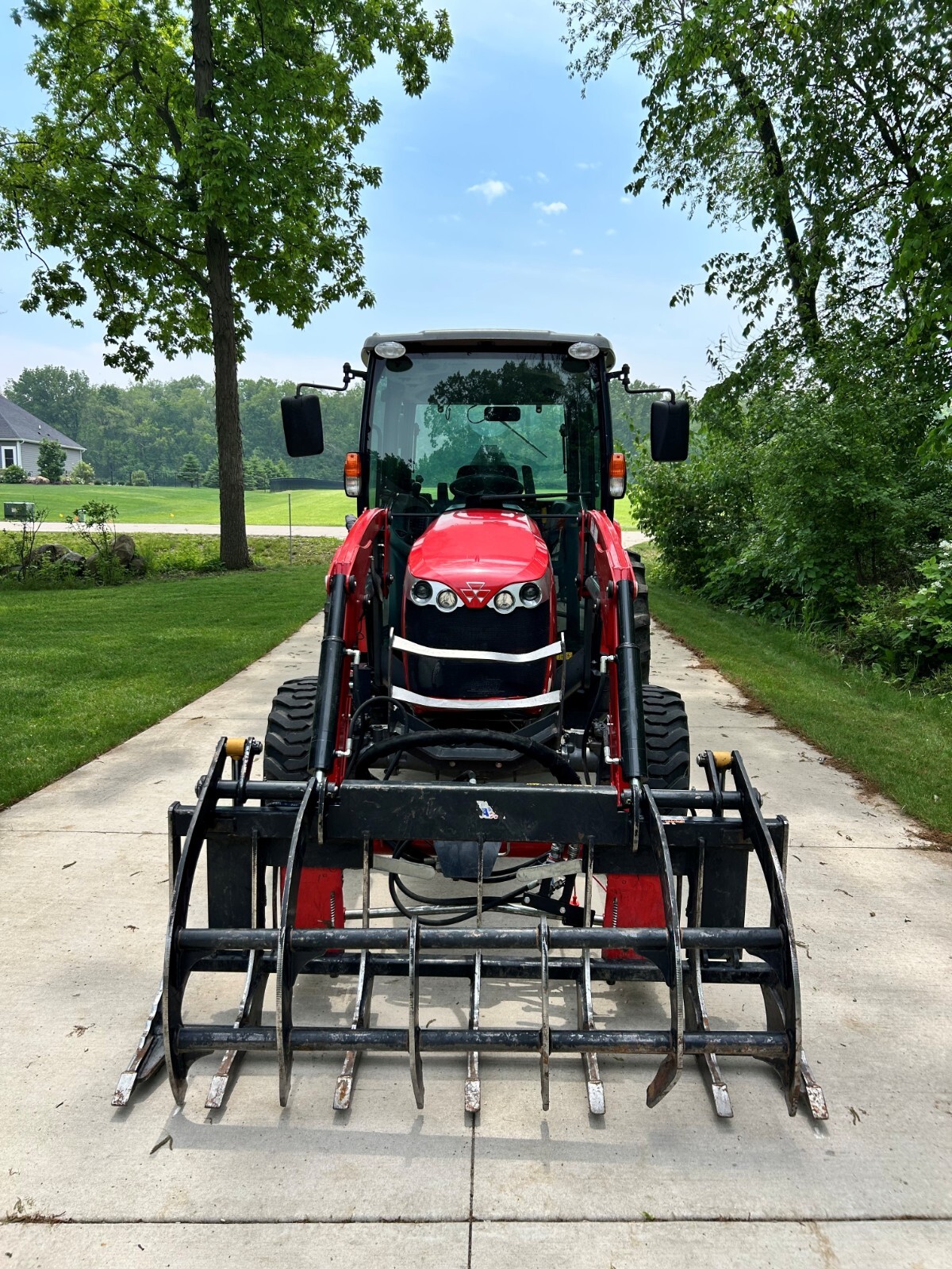2019 MASSEY FERGUSON 1750M WITH 66″ GRAPPLE, IGLAND WINCH, 5′ FORKS & BUCKET