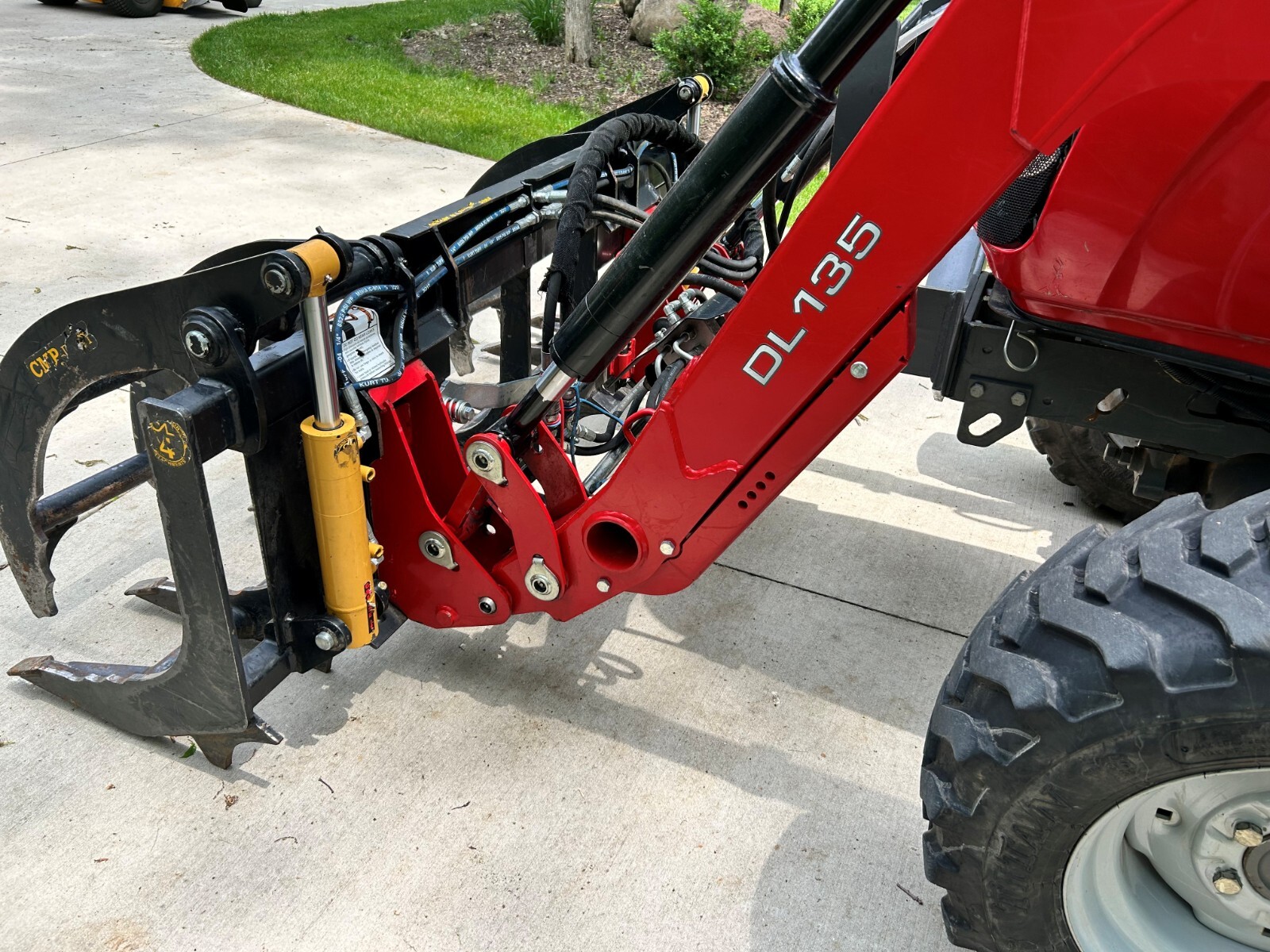 2019 MASSEY FERGUSON 1750M WITH 66″ GRAPPLE, IGLAND WINCH, 5′ FORKS & BUCKET