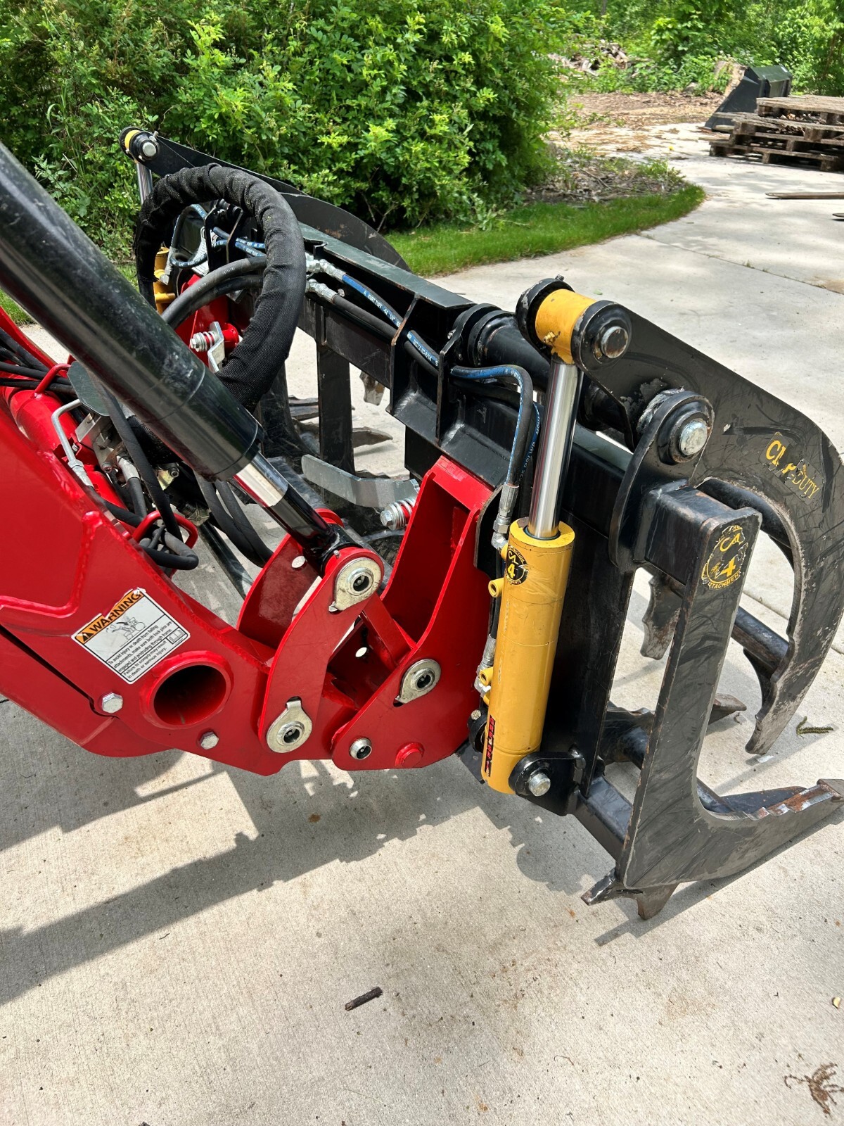 2019 MASSEY FERGUSON 1750M WITH 66″ GRAPPLE, IGLAND WINCH, 5′ FORKS & BUCKET
