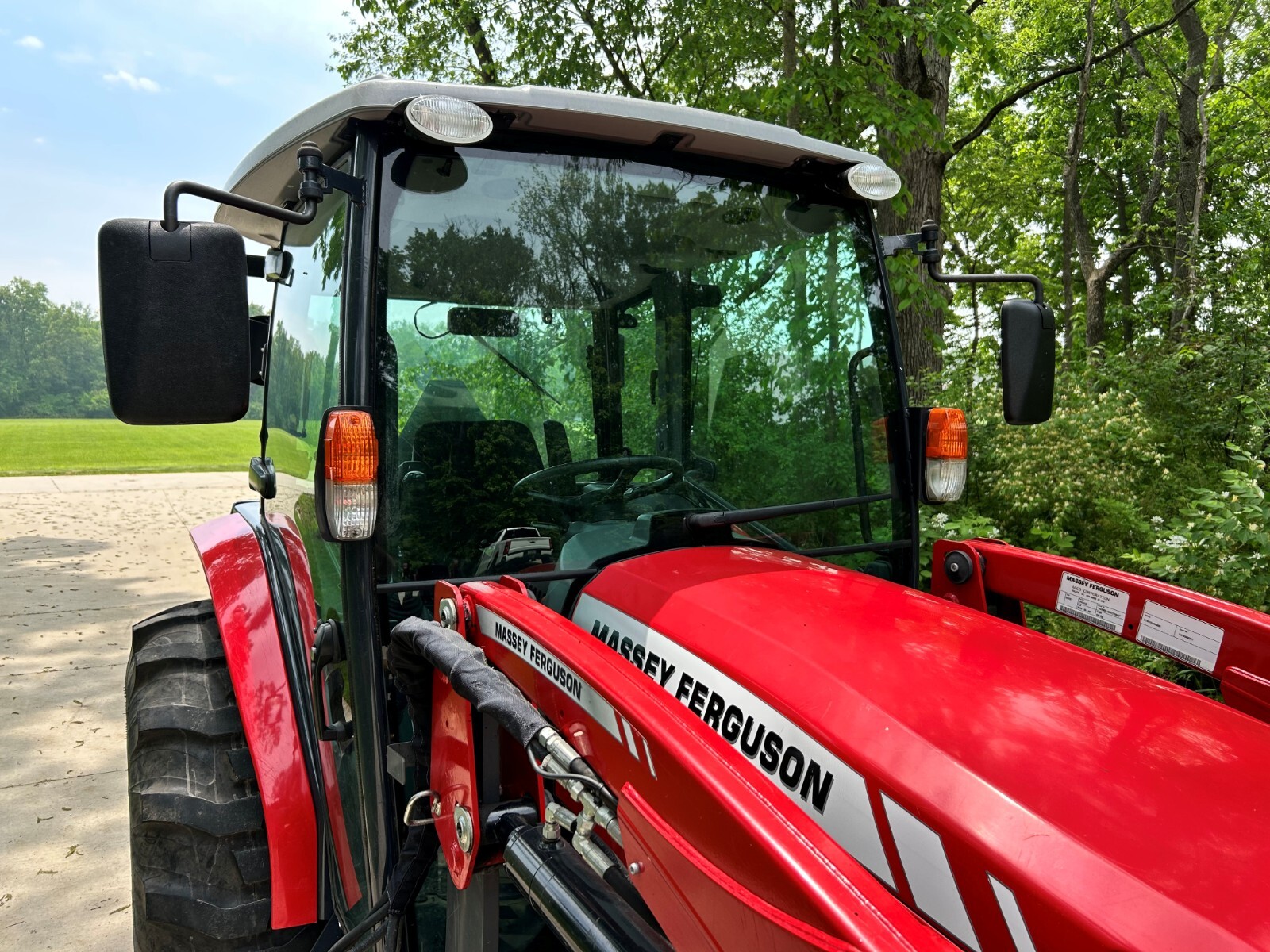 2019 MASSEY FERGUSON 1750M WITH 66″ GRAPPLE, IGLAND WINCH, 5′ FORKS & BUCKET